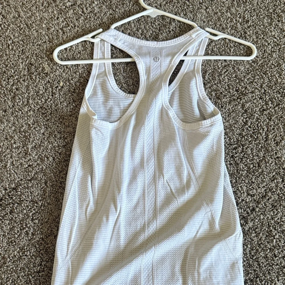 Lululemon Athletica White Women's Swiftly Tech Racerback Tank Top - Picture 3 of 3